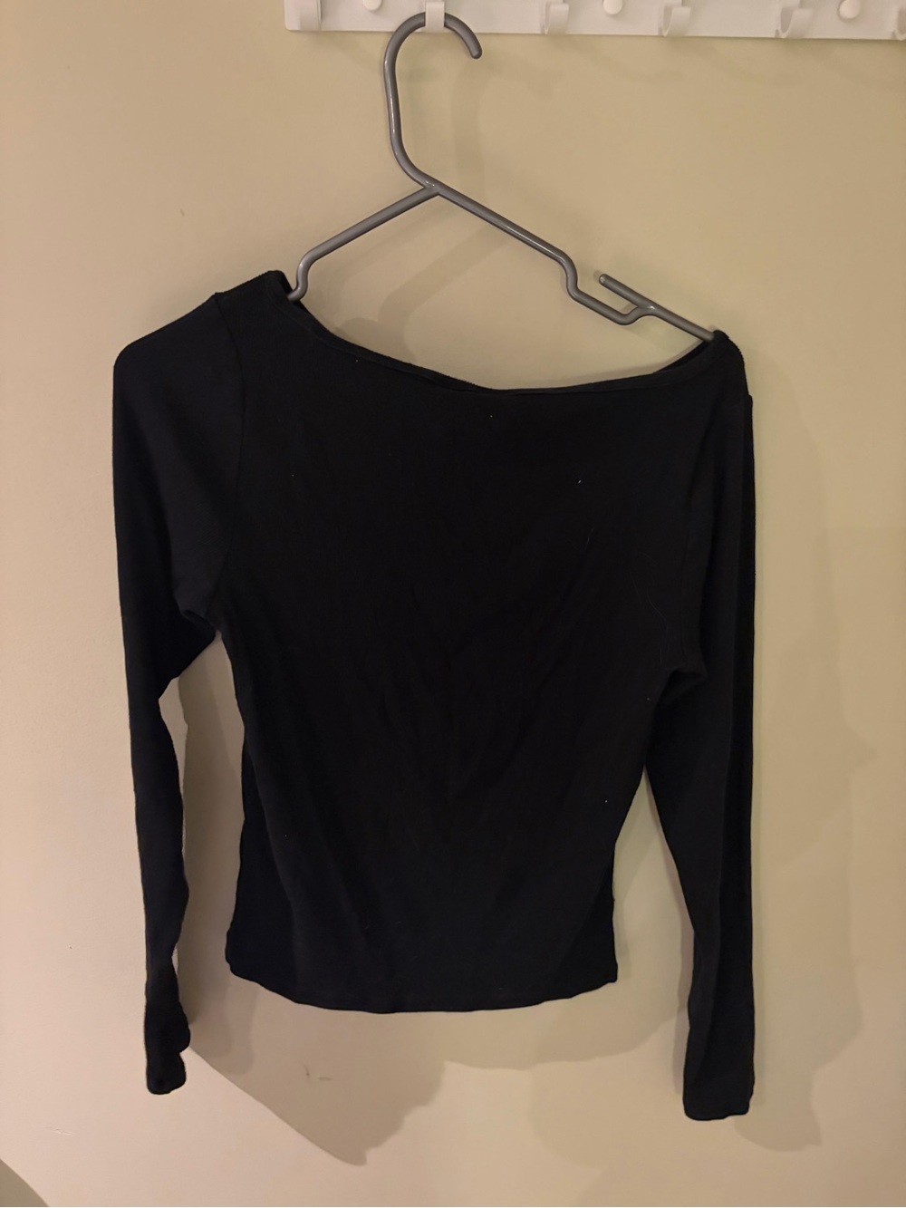 Aritzia Black Long Sleeve Slim Crewneck Top